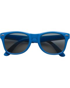 {{product.name}} - {{product.manufacturer}} - {{product.sku}}