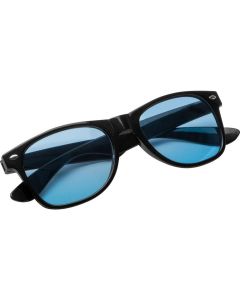 {{product.name}} - {{product.manufacturer}} - {{product.sku}}